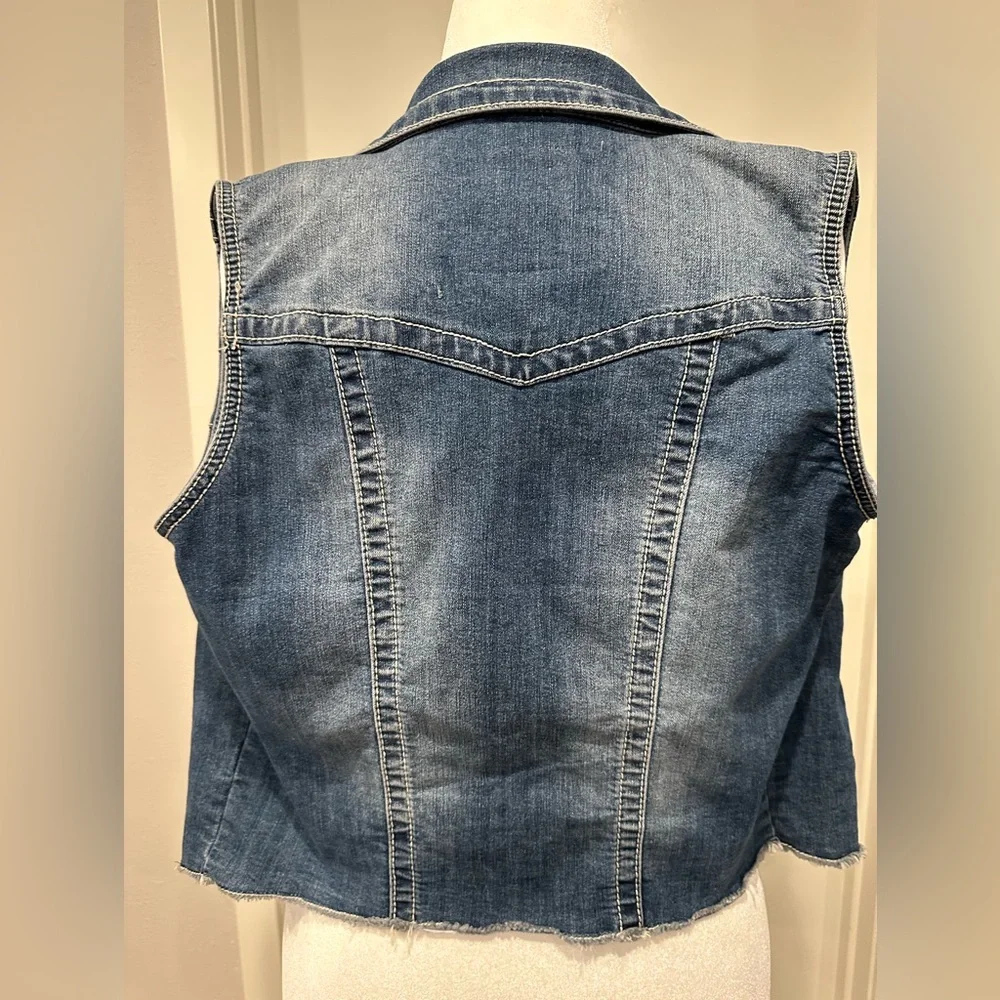 Maurices Distressed Denim Vest Button Front Raw Hem Blue Jean Vest Size L - Picture 7 of 12